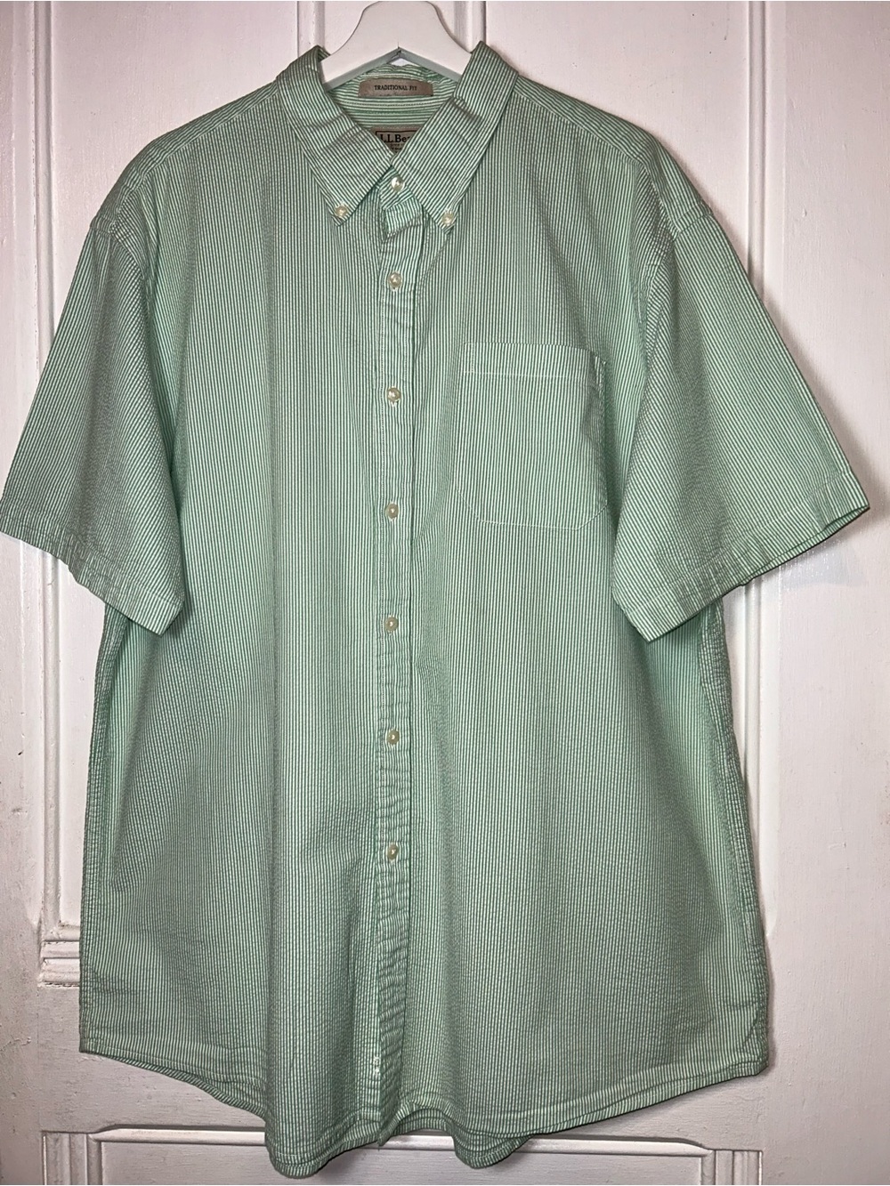 L.L. Bean Traditional Fit Seersucker Green White Striped Short Sleeve Shirt